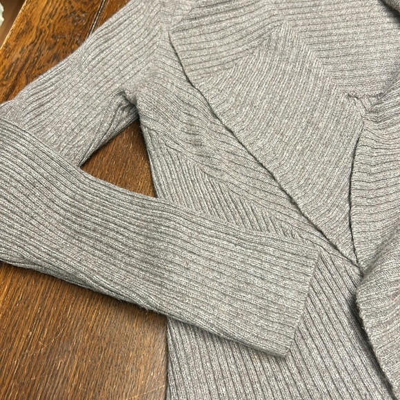 GUESS cardigan - Picture 8 of 10